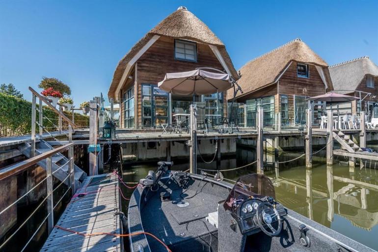 Nautic Rentals - Watervilla's Zuiderhoeve boeken