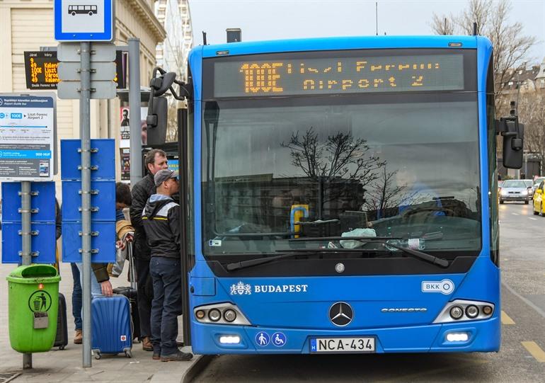 Neem de Bus100E van de luchthaven naar het centrum van Boedapest