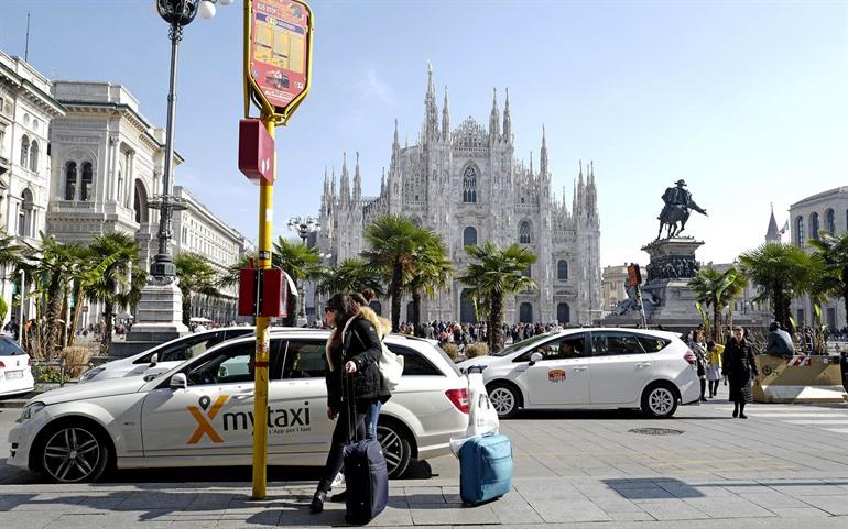 Neem de taxi in Milaan, Italië
