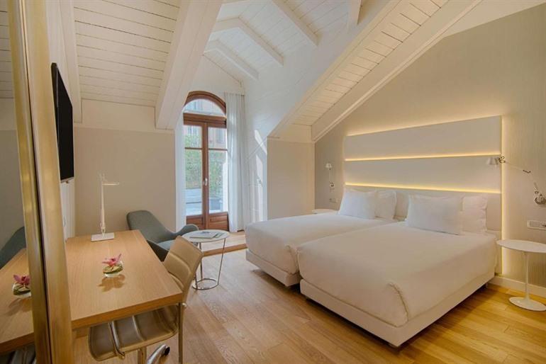 NH Torino Santo Stefano boeken