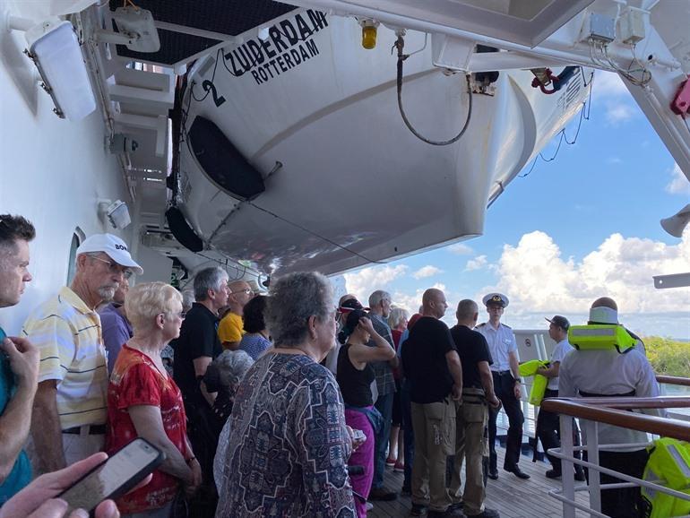 Noodoefening aan boord van het cruise schip