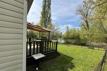 Of boek je eigen chalet met zicht op de visvijver