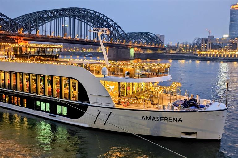 Of geniet van de kerstsfeer tijdens een cruise langs de rivier in de stad Keulen