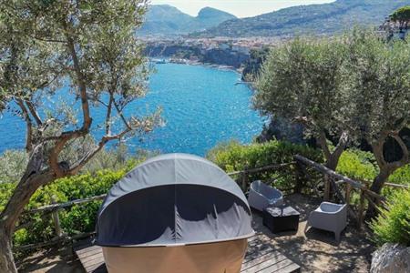 Of kies je eigen glampingtent voorzien van alle comfort en een terras