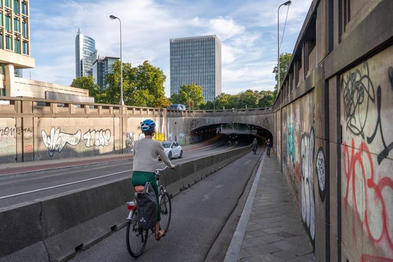 Onder de ring naar de Kruidtuin