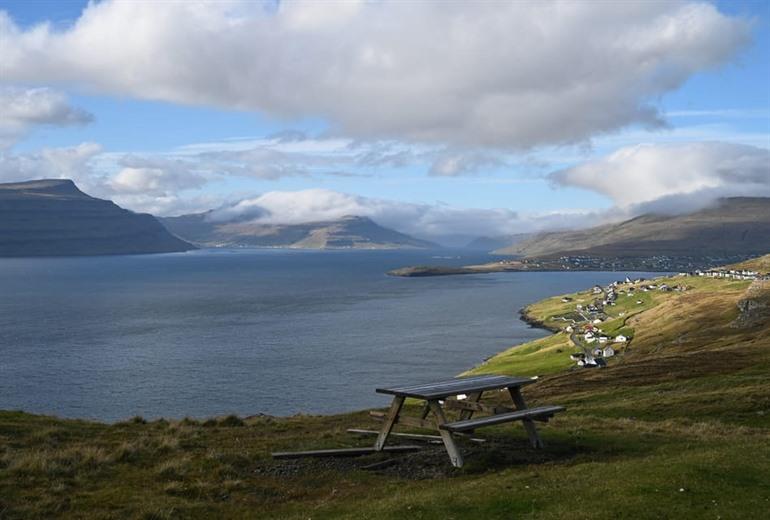 Ontdek de highlights van Faeröer eiland Eysturoy tijdens een begeleide dagtour