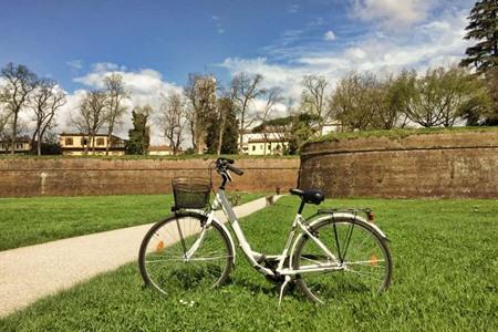 Ontdek het middeleeuwse Lucca aan boord van een klassieke stadsfiets