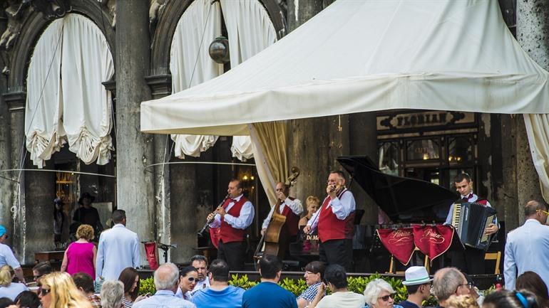 Orkest op het San Marcoplein in Venetië