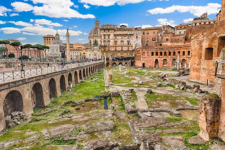Oude markt van Trajanus, ruïnes in Via dei Fori Imperiali, Rome