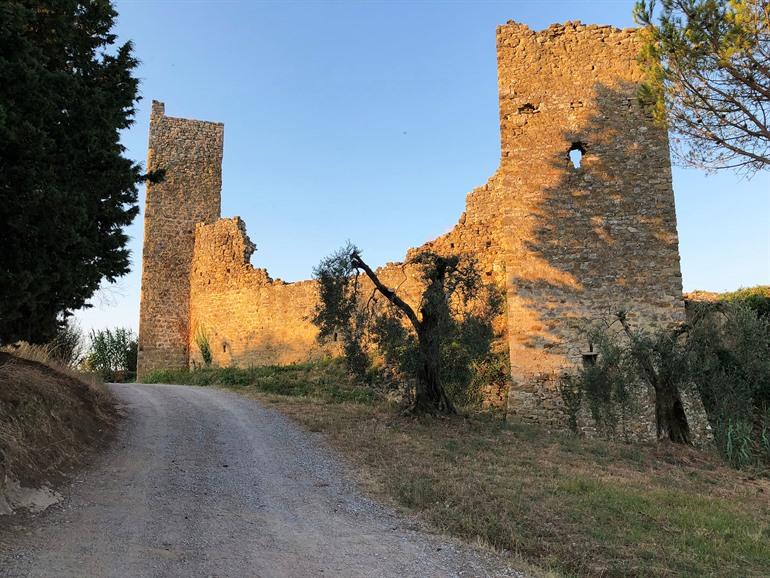 Oude ruïnes van Castello di Zocco, Monte del Lago
