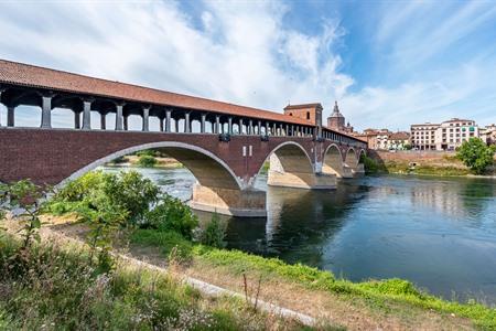 Overdekte brug Ponte Coperto, Pavia in Lombardije