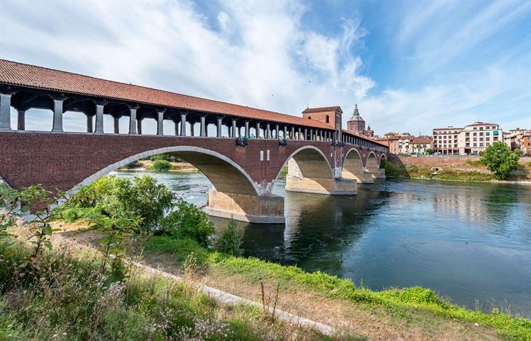 Overdekte brug Ponte Coperto, Pavia in Lombardije