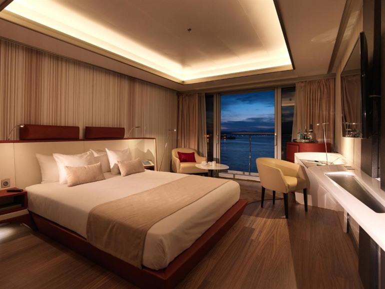 Overnachten aan boord van cruiseschip Sunborn in de jachthaven van Gibraltar