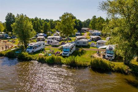 Overnachten bij Vakantiepark Bergumermeer