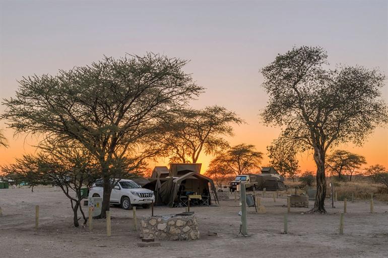 Overnachten in een van de kampen in het Etosha National Park