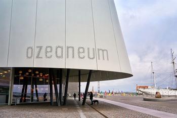 Ozeanum bezoeken in Stralsund, Duitsland