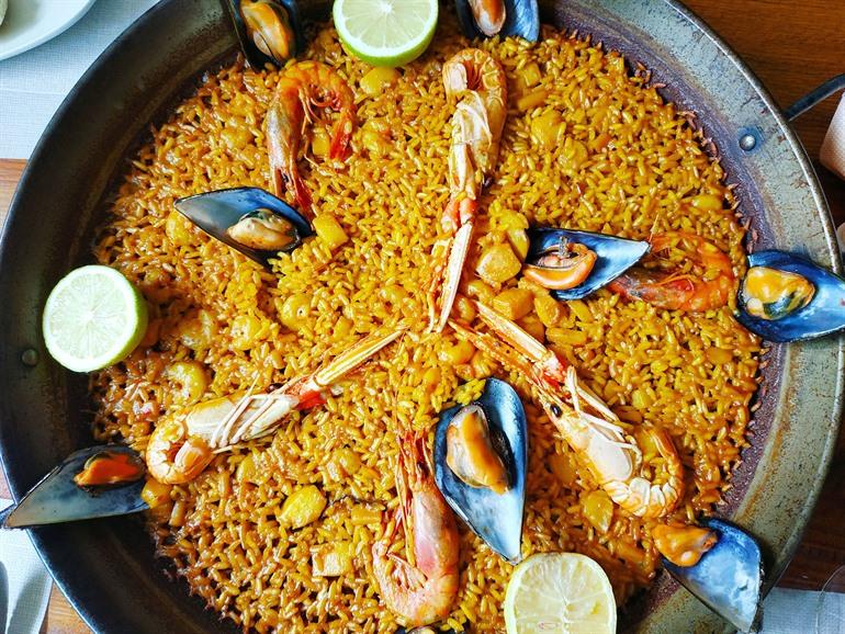 Paella met zeevruchten proeven, Jávea