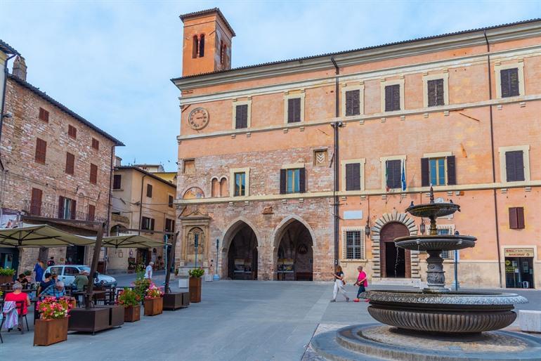Palazzo Comunale di Spello op Piazza della Repubblica