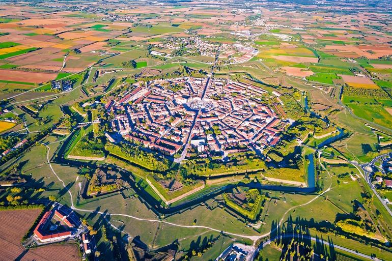 Palmanova, een stervormig vestingstadje in Italië