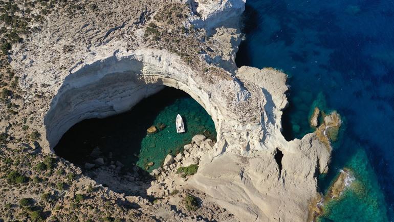 Papafragas strand op Milos