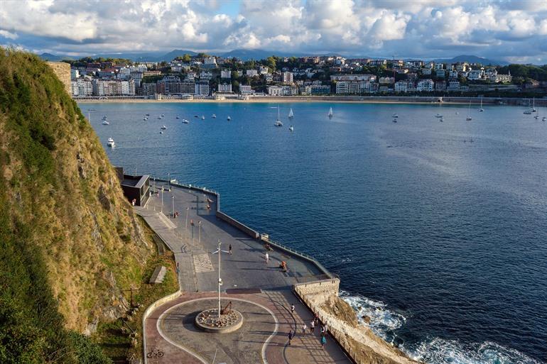 Paseo Nuevo in San Sebastian, Noord-Spanje