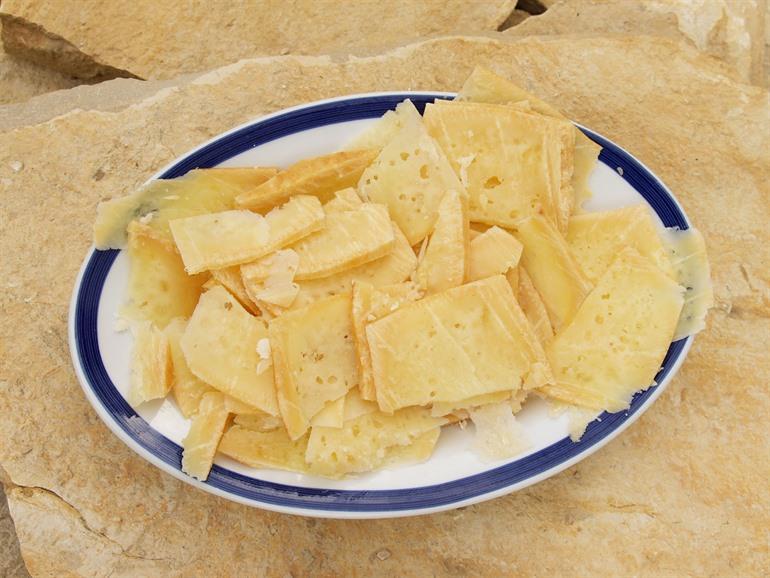 Paski Sir, een heerlijke zoute schapenkaas, Kroatië