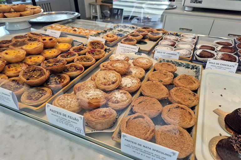 Pasteis bij Forcado Pastelaria, Sint-Gillis