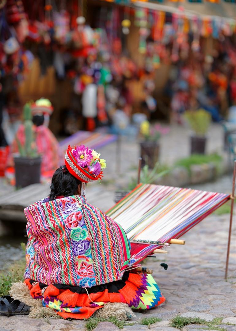 Peruviaanse vrouw in het centrum van Ollantaytambo