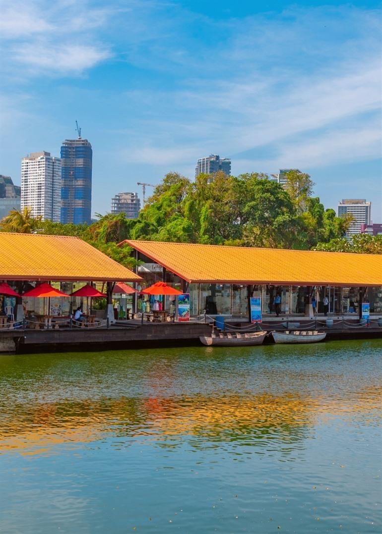 Pettah floating market