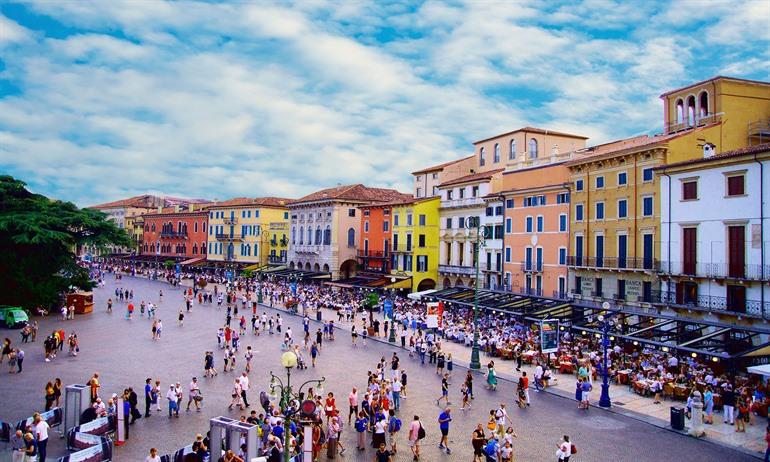 Piazza Bra, grootste plein van Verona