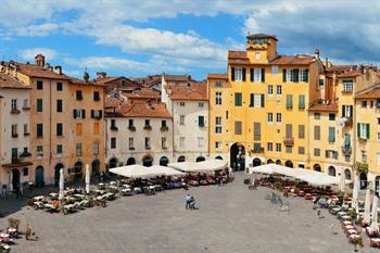 Piazza dell'Anfiteatro, Lucca