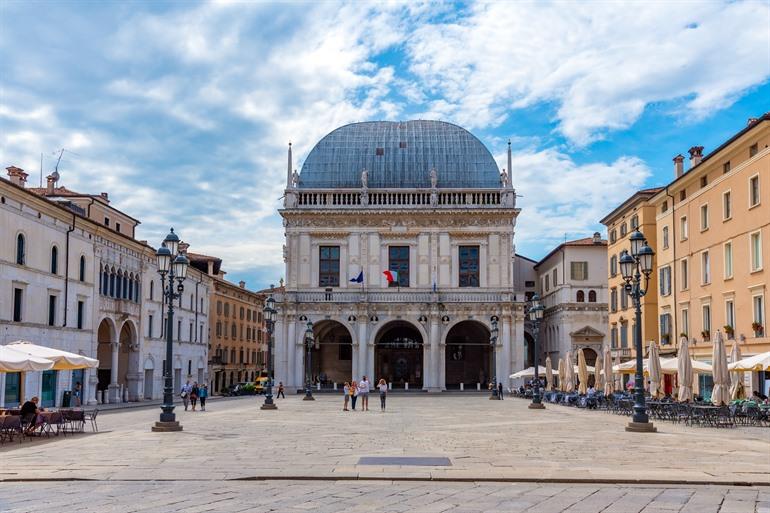 Piazza della Loggia met het stadhuis in Brescia