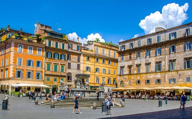 Piazza di Santa Maria in Trastevere, Rome