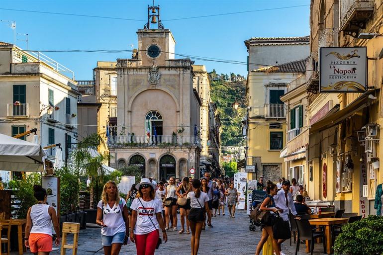 Piazza Ercole, aan de Corso Vittorio Emanuele van Tropea