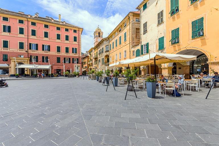 Piazza Vittorio Emanuele II, Finale Ligure