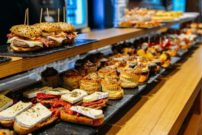 Pinchos in San Sebastian, Spanje 