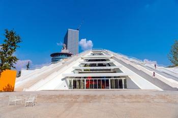 Piramide van Tirana