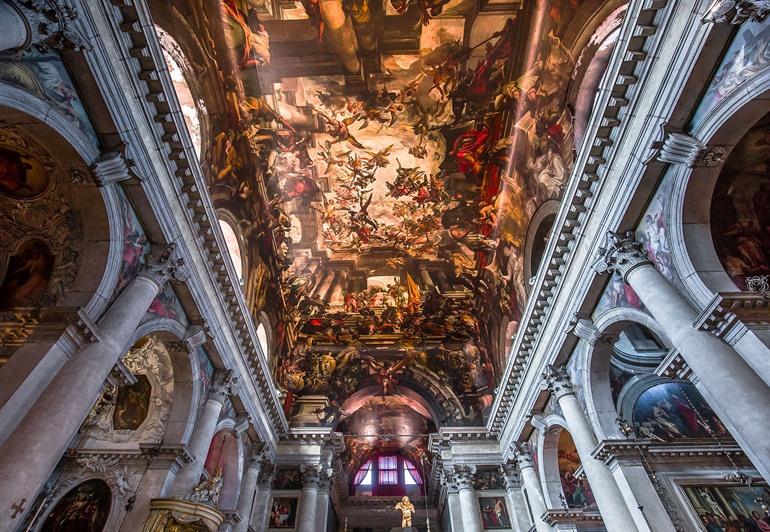 Plafonschildering in Chiesa di San Pantalon, Venetië