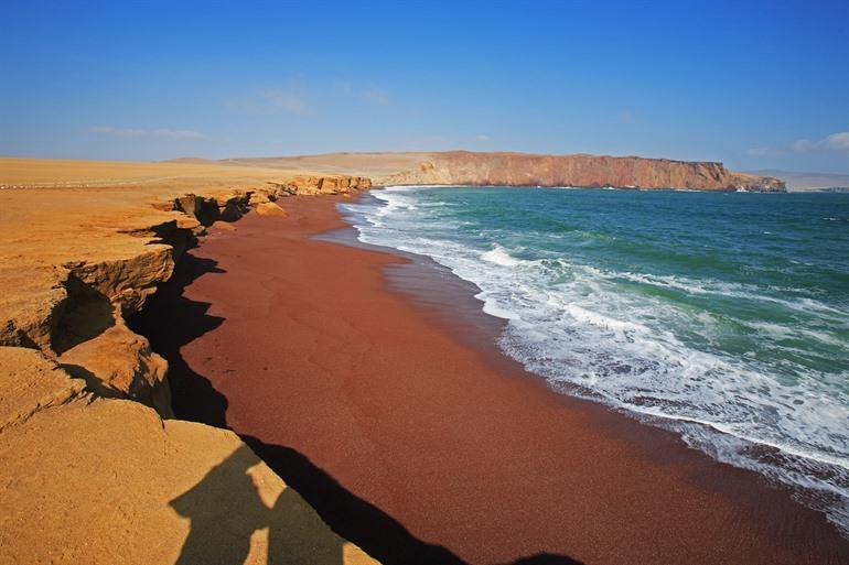 Playa Roja in Paracas