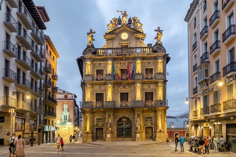 Plaza Consistorial en het stadhuis in Pamplona