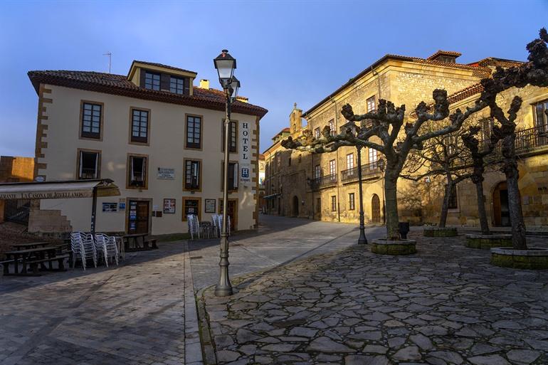 Plaza Jovellanos en het Museo Jovellanos in Gijon