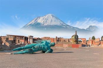 Pompeï met Vesuvius op achtergrond