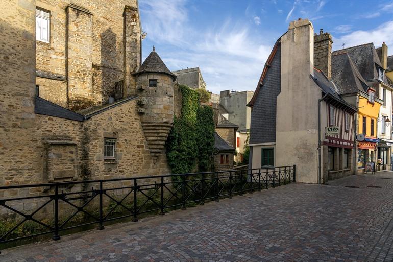 Pont Médard met de oude wachttoren, Quimper