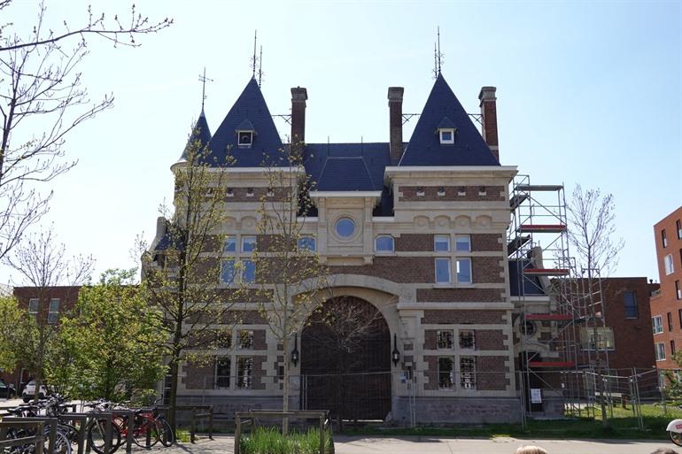 Poortgebouw op het Hospitaalplein 't Groen Kwartier