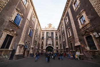 Porta Uzeda, Catania