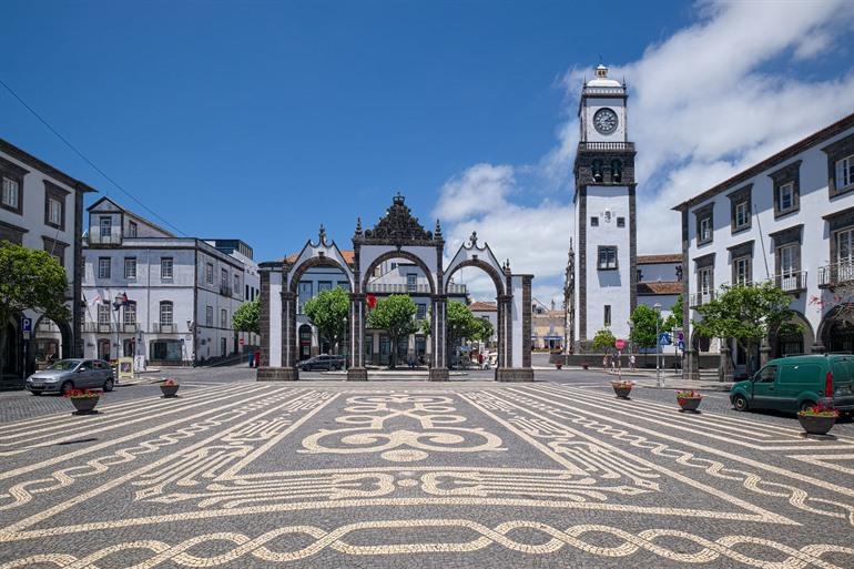 Portas da Cidade in Ponta Delgada