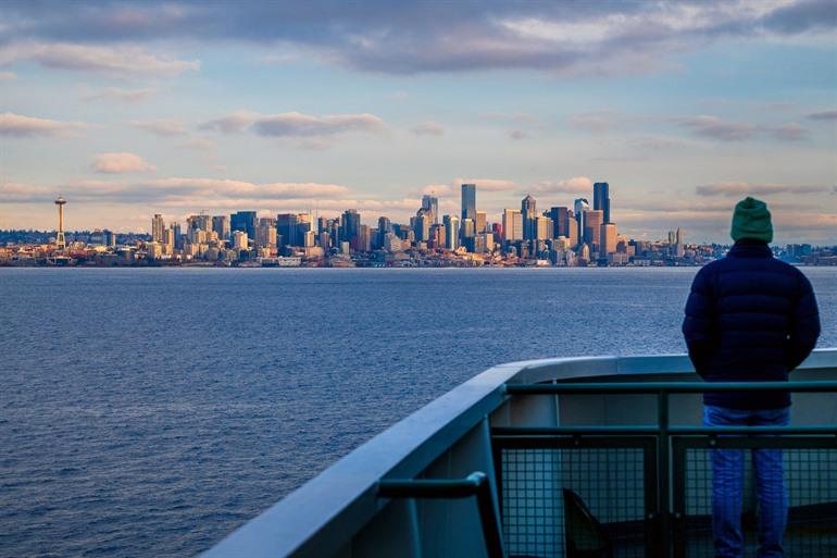Prachtig uitzicht op de ferry naar Bainbridge Island