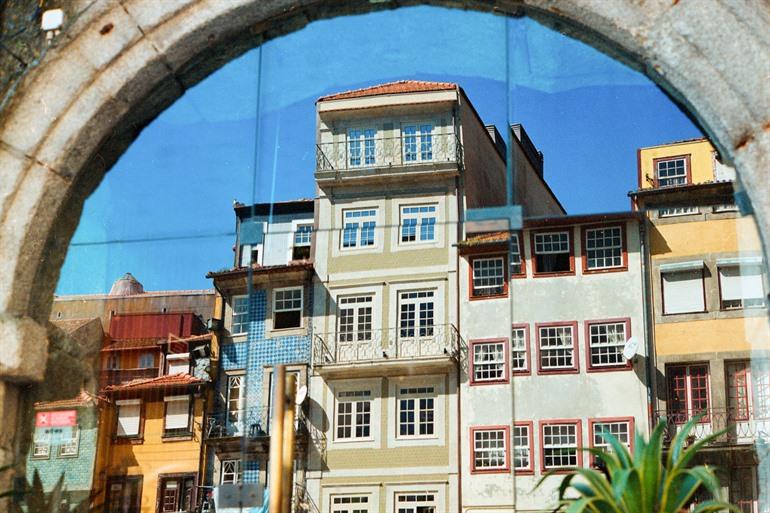 Prachtige huizen aan de Rua das Flores