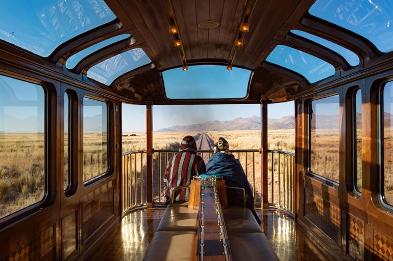Prachtige wagon in de trein tussen Cuzco en Puno