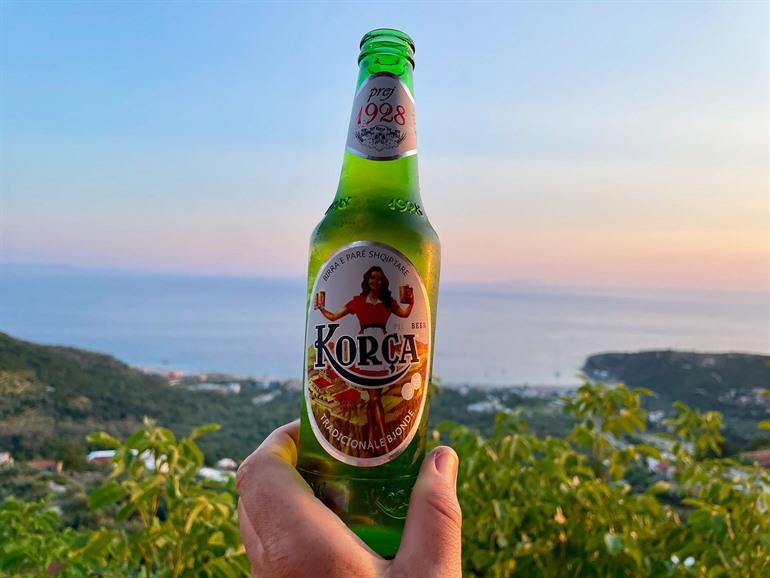 Proef het lokale Korça-bier